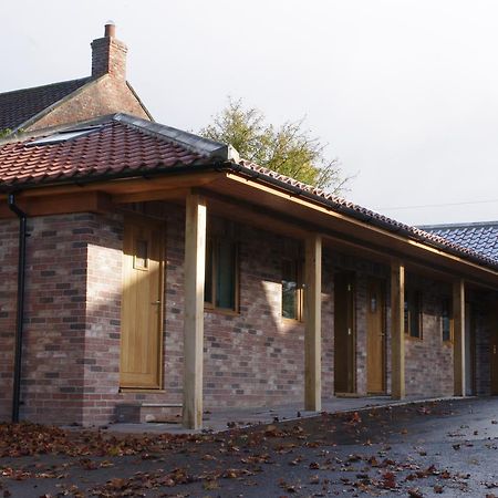 Old Oak Tree Hotel South Kilvington Exterior photo