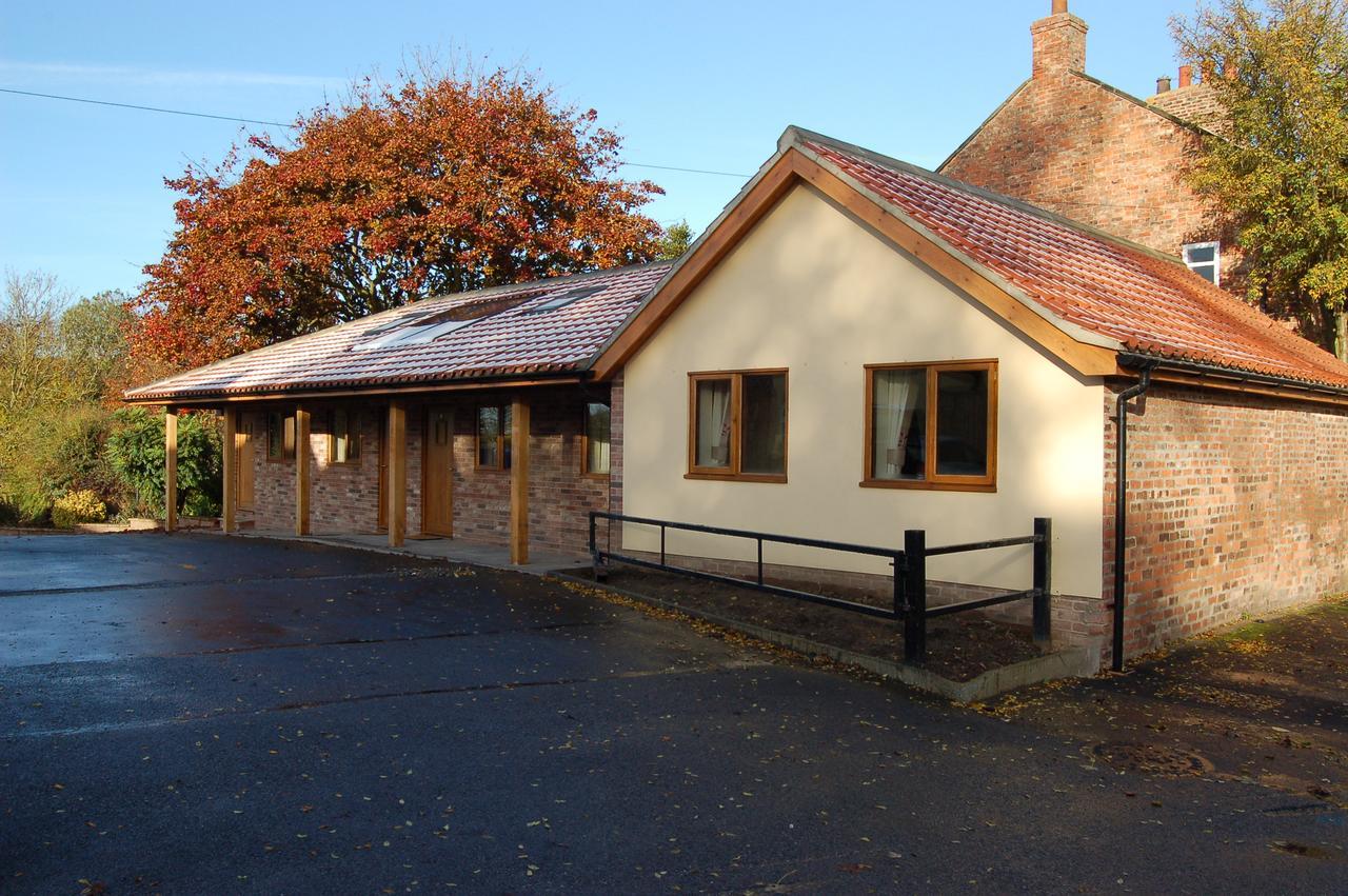 Old Oak Tree Hotel South Kilvington Exterior photo