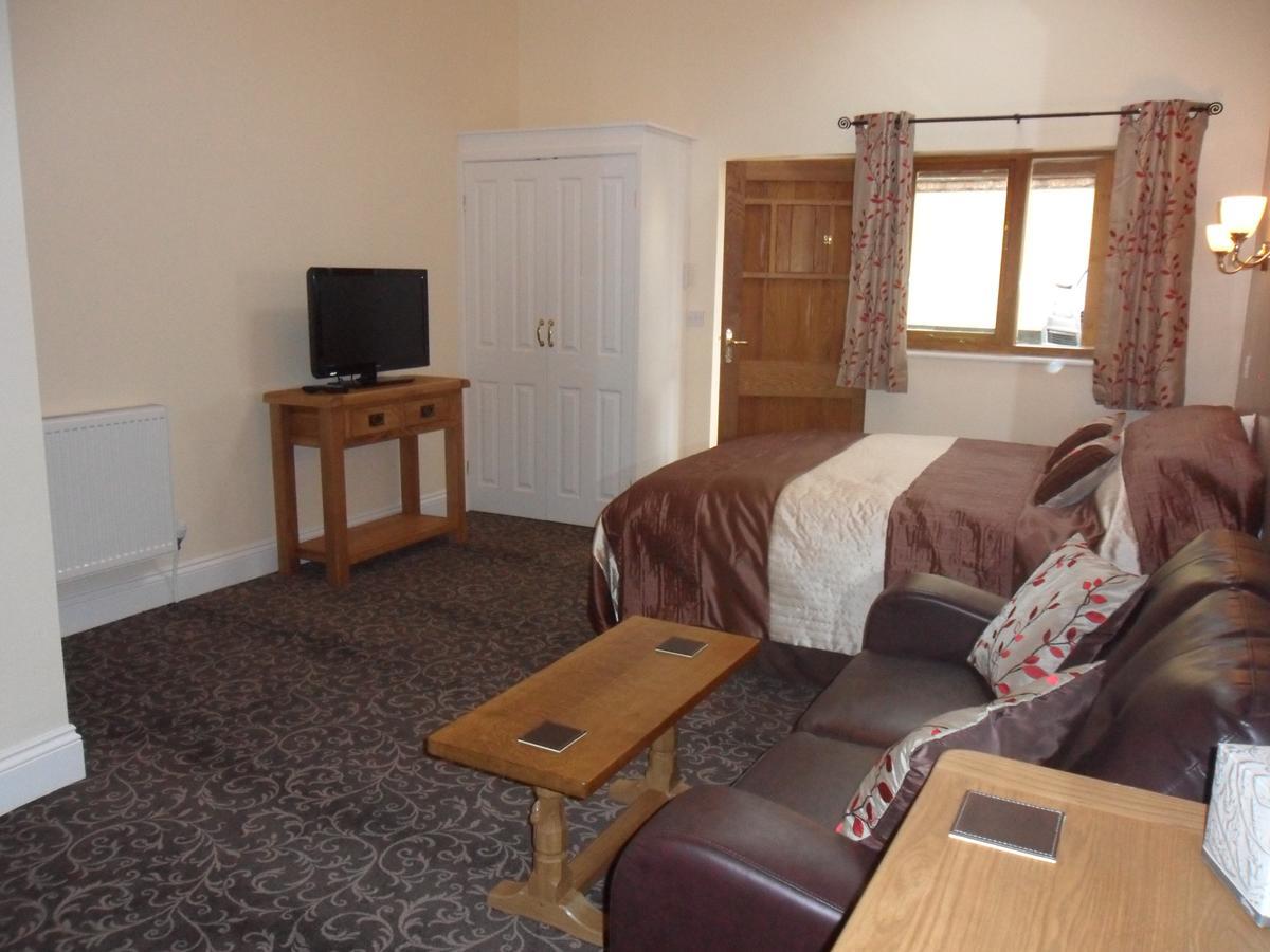 Old Oak Tree Hotel South Kilvington Room photo